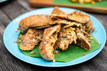 Fried Crayfish with Garlic
