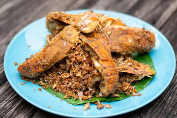 Fried Crayfish with Garlic