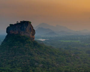 Fototapeta na wymiar Dambulla Berg Pidurangala Sigiri auf Sri Lanka
