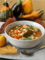 Autumn bean soup and decorative pumpkins (Jesienna zupa fasolowa oraz dynie ozdobne)