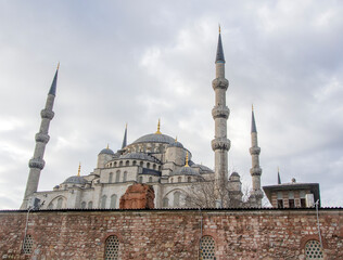 Fototapeta na wymiar The blue mosque or Sultan Ahmed Mosque in Istanbul, Turkey