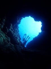 Diving spot Heart cave
ハート型の洞窟へスキューバーダイビング