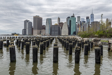 Sich auf Manhatten aus Brooklyn New York City