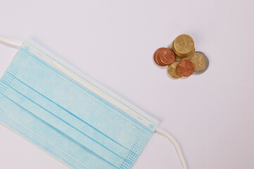 Mundschutz mit Geld Hygiene Medizin Corona