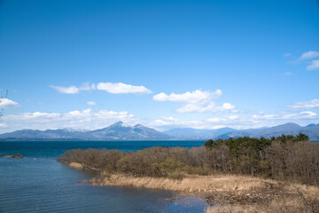 Fototapeta na wymiar 猪苗代湖と会津磐梯山