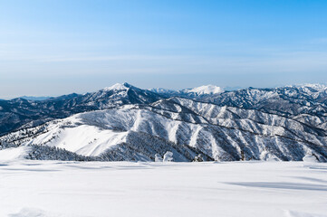Fototapeta premium 会津駒ヶ岳から望む燧ヶ岳と至仏山