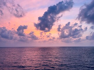 Fototapeta na wymiar Beautiful sunrise and clouds over the tropical sea, Seascape in early morning, Nature landscape.