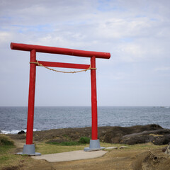 鳥居と海