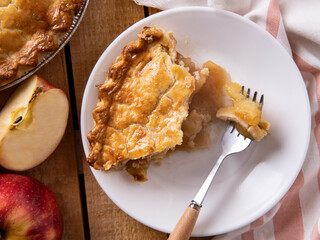 slice of apple pie on a plate