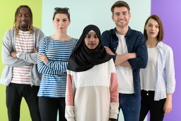 Obraz premium group of diverse teenagers posing in a studio, determined teenagers in diverse clothing.