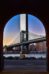 Fototapeta premium Portal to Manhattan Bridge