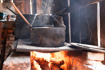 Olla en el horno de leña. Cocina popular