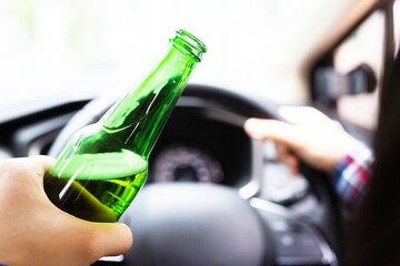 This woman eats beer while driving, emphasizes bottled beer.