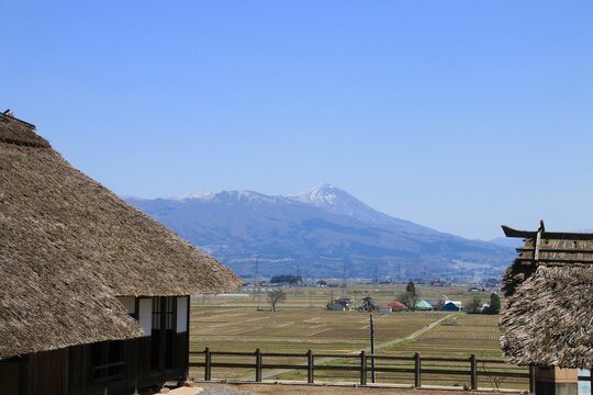 春の立木観音からの磐梯山（福島県・会津坂下町）