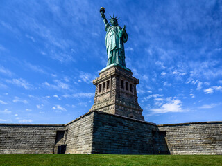 Statue of Liberty with wonderful blue sky 3 © Leandro Anhelli