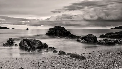 Foto op Plexiglas Zwart wit Prachtig zeegezicht op het strand van Kalim, Phuket
