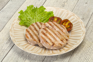 Grilled tuna steak with kumato