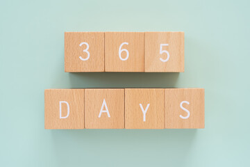 365日｜「365DAYS」と書かれた積み木ブロック