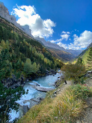 Fototapeta na wymiar views of mountains, forests, waterfalls and natural pools in the Ordesa y Monte Perdido National Park, located in the Aragonese Pyrenees. in the province of Huesca, Spain