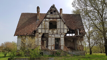Fototapeta na wymiar Old house ruin