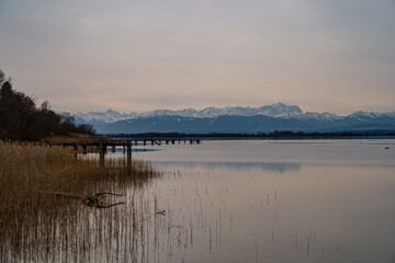 Blick über den Ammersee auf die Zugspitze