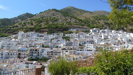 Vista panor&aacute;mica de Mijas. Casa en la ladera del monte. Alicante