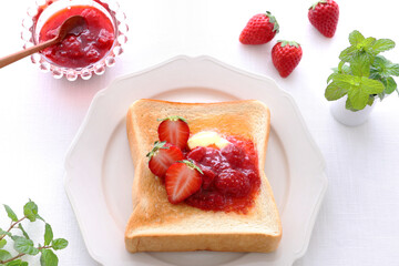 Delicious toast with strawberry jam and butter iいちごジャムトースト 