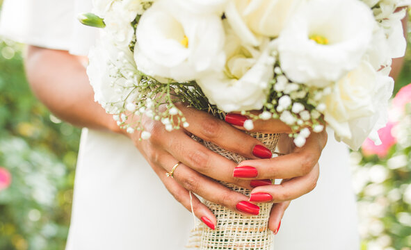Bouquet of flowers with Lisianthus, mosquito, roses, astromelia and carnation