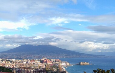 Fototapeta na wymiar panorama of the gulf of Naples with sea and the Vesuvius volcano 