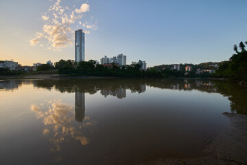 Sonnenuntergang über dem südbrasilianischen Blumenau
