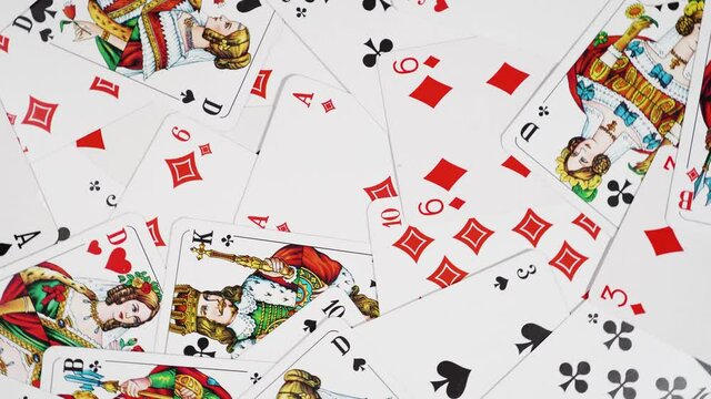 Play cards spinning all symbols mixed