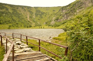 Jezioro w górach. © Lukasz Lewczuk