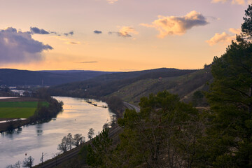 Abend über dem Naturschutzgebiet Grainberg-Kalbenstein bei Karlstadt, Landkreis Main-Spessart, Unterfranken, Bayern, Deutschland