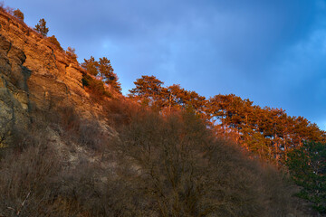 Obraz premium Abend über dem Naturschutzgebiet Grainberg-Kalbenstein bei Karlstadt, Landkreis Main-Spessart, Unterfranken, Bayern, Deutschland