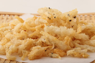 白魚の唐揚げ