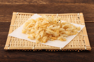 白魚の唐揚げ