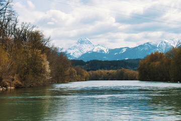 Fototapeta na wymiar Beautiful river with scenic mountain in the background