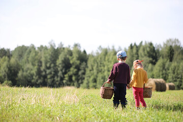 Naklejka premium Children go to the forest for mushrooms