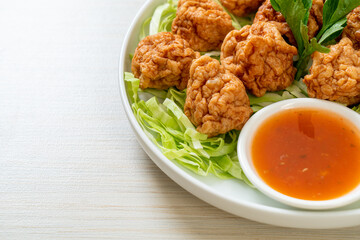 Boiled Shrimp Balls with Spicy Sauce