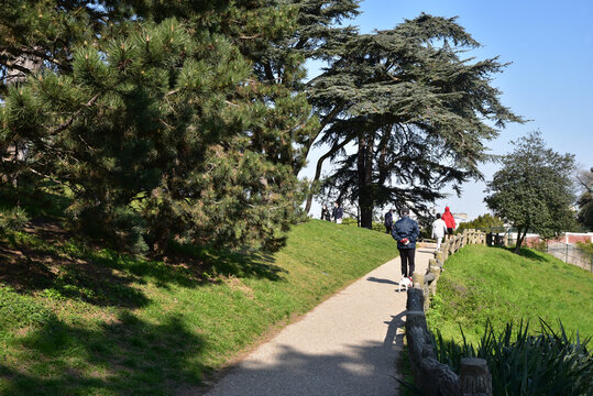 Balade au parc des Buttes Chaumont &agrave; Paris, France