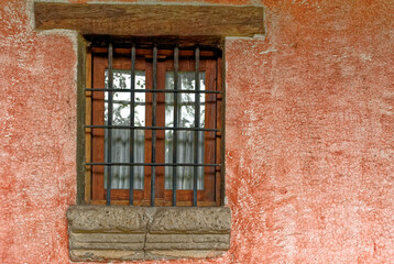 Fototapeta na wymiar Typical Colonial Window - Antigua - Guatemala