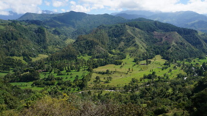 Fototapeta na wymiar montañas colombianas