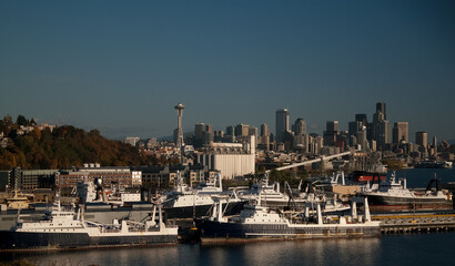 Fototapeta na wymiar Seattle Skyline and Seafood Ships at Port