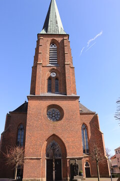 Historische Kirche im Zentrum der Stadt Dinklage im Kreis Vechta