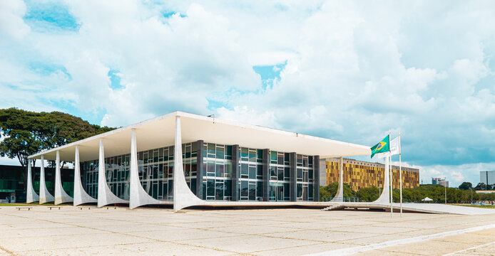 Supremo Tribunal Federal - STF. Justi&ccedil;a brasileira, Suprema Corte, Constitui&ccedil;&atilde;o. O STF &eacute; &oacute;rg&atilde;o m&aacute;ximo do sistema judici&aacute;rio brasileiro. Bras&iacute;lia, Distrito Federal - Brasil. 18, de Abril de 2021.	