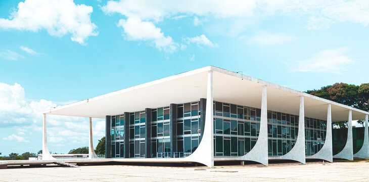 Supremo Tribunal Federal - STF. Justiça brasileira, Suprema Corte, Constituição. O STF é órgão máximo do sistema judiciário brasileiro. Brasília, Distrito Federal - Brasil. 18, de Abril de 2021.	