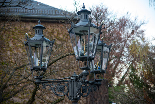 Gas street lamp in the old town of Mainz