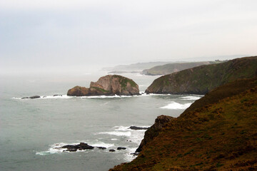 Fototapeta na wymiar Paisaje costero en torno al Cabo de Peñas