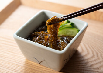 Mozuku placed on a wooden tray. The image of Japanese food.