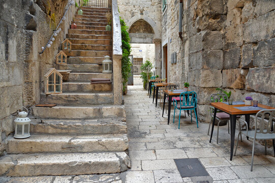 Fototapeta A narrow street in the historic center of Split, an ancient city in Croatia.